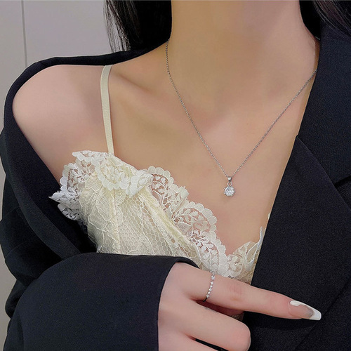 Instagram-style, luxe yet understated: Zircon Pendant Titanium Steel Necklace for Women—A Unique, Versatile, Minimalist Chic Neckpiece with a Premium, Sophisticated Clavicle Chain Look.