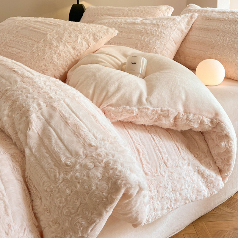 Cama de felpa de cuatro piezas Ropa de cama de lana de leche gruesa de invierno Ropa de cama de lana de coral más ropa de cama de edredón de terciopelo