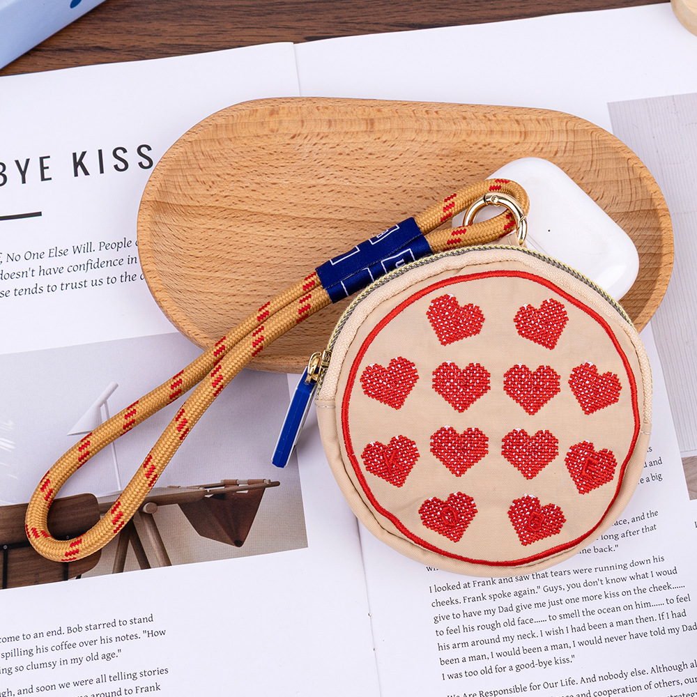 夏の新しい刺繍入りコインポータブル小型バッグ多用途カジュアルデイリー防水収納キーヘッドフォンハンドバッグ