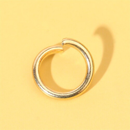 Golden carabiner creative waist buckle car key chain accessories gold-plated hanging buckle Dongguan small commodity manufacturer wholesale