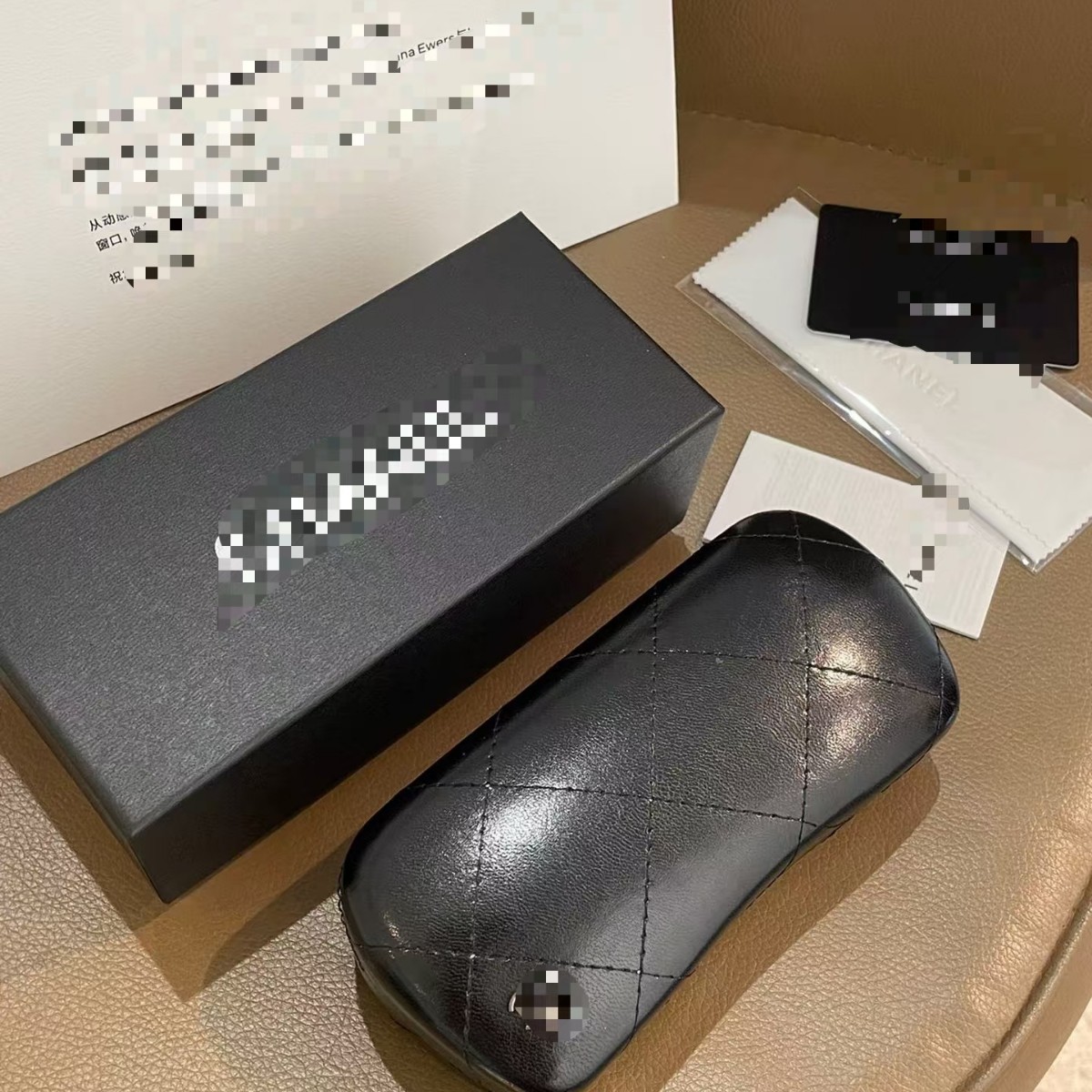 Stylish and Modern Leather Sunglasses Set, Simple Sunglasses with Presbyopic Lenses, Portable and Simple Storage Iron Eyeglass Case