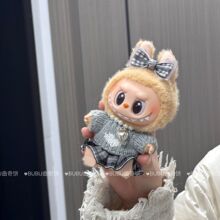 һ����labubu���»�ɫ����ë�¸���ȹ���b�¿��������·������Ɍ�