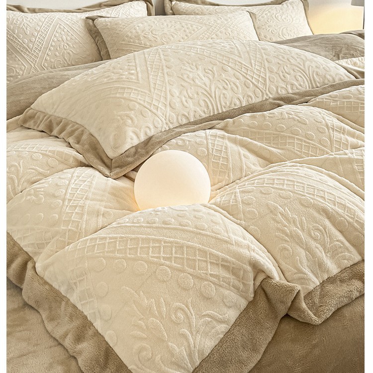 Cama de seda de leche tallada cuatro piezas de coral sábanas de cama de tres piezas de nuevo otoño y invierno engrosado y cálido