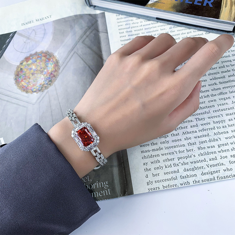 Nueva joyería de Zhuang Shengsheng, diamante retro europeo y americano con alto contenido de carbono, flor de hielo, pulsera de temperamento de diamante cuadrado cortado, joyería femenina 10*14