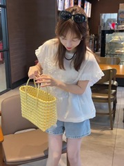 フレンチスタイルのコットンとリネンの女性用トップス2025年夏の新しいハイエンドレトロファッション刺繍多用途フライングスリーブシャツ