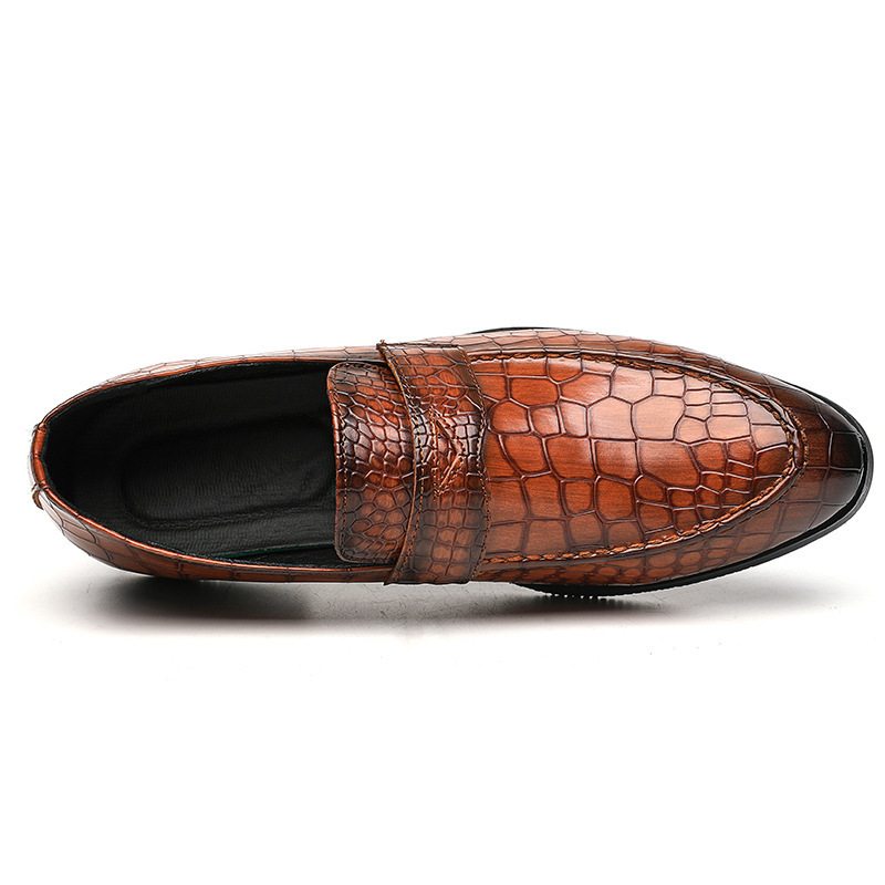 Zapatos de cuero de punta para hombres británicos, zapatos de cuero de barrio barnizado transfronterizos de tamaño grande, zapatos de cuero con patrón de cocodrilo. image 5