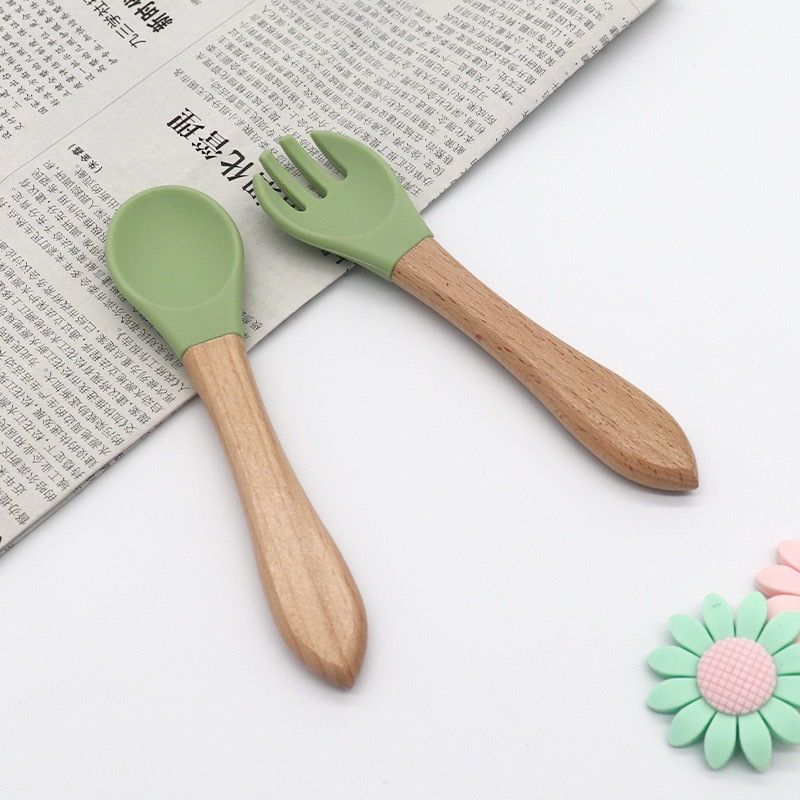 올리브 그린 포크와 스푼