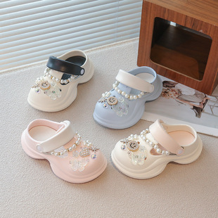 Fashionable Candy-Colored Clogs for Girls to Wear Outside 2025 Summer New Style Comfortable Rhinestone Beach Shoes Sandals and Slippers for Women