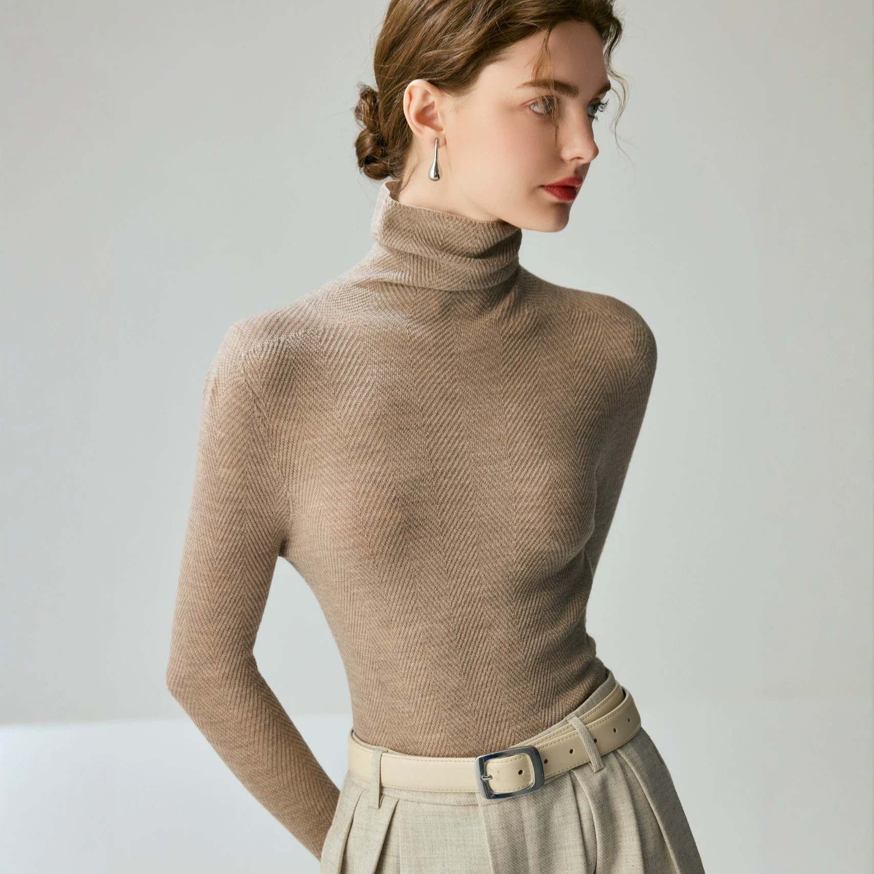 Yangzi yarn fine-knit sweater, 100% wool, slim-fit, thin, with a mock neck and herringbone pattern, a basic garment for layering