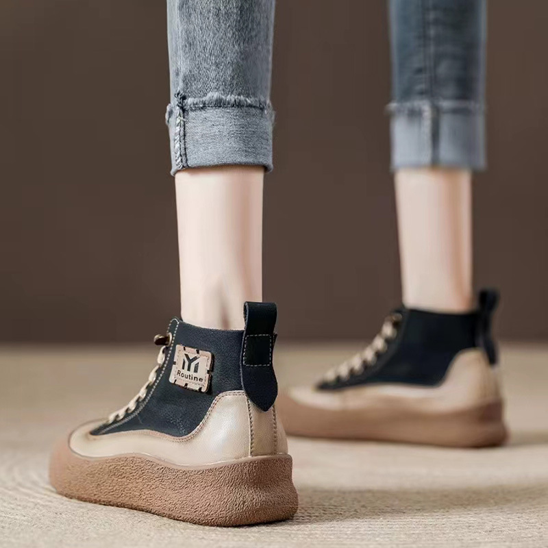 여성을위한 1 층 소 가죽 복고풍 마틴 부츠 2025 가을, 겨울 새로운 부드러운 밑창 편안한 하이 탑 슬립 온 캐주얼 짧은 부츠