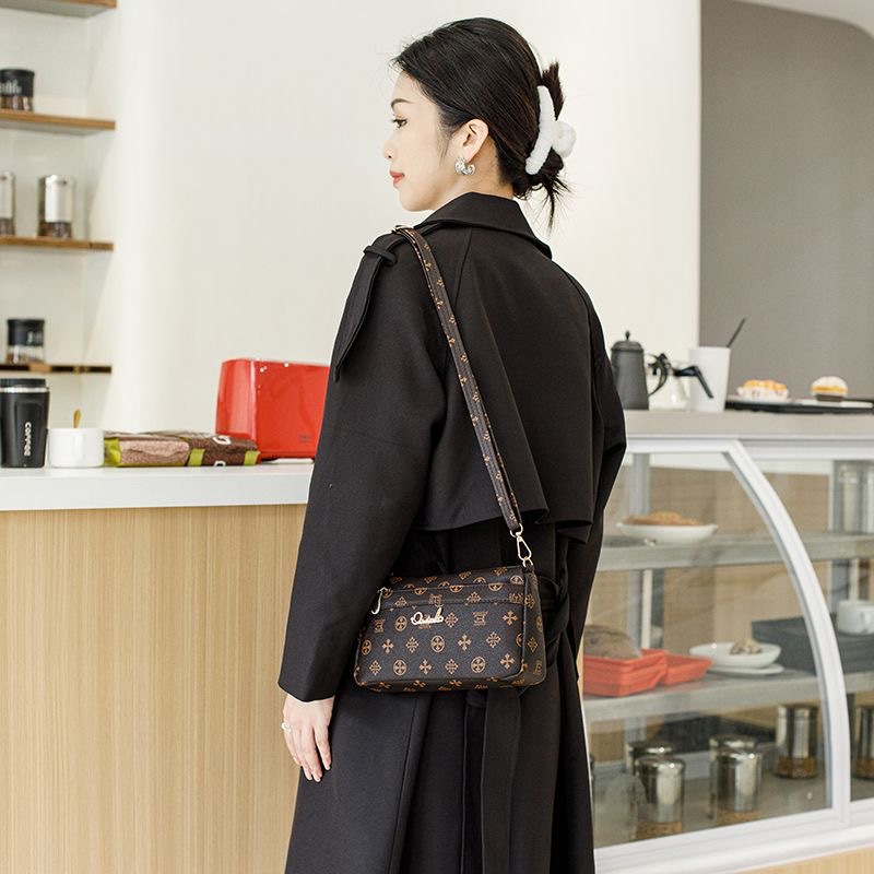 Guangzhou Hengli 2024 nuevo bolso de mensajero transfronterizo bolso casual de mediana edad bolso de teléfono móvil para mujer bolso de venta caliente bolso de hombro