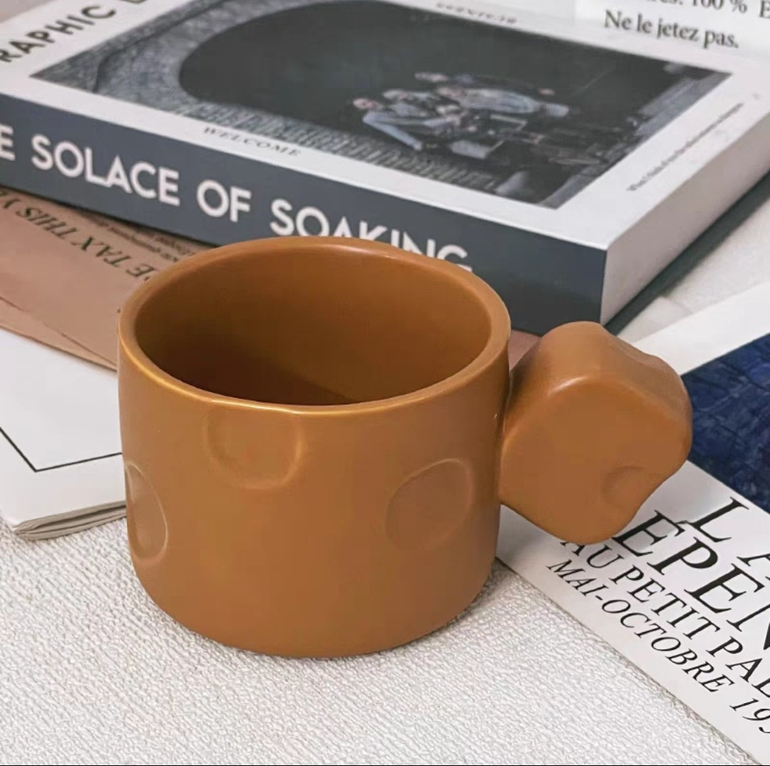Hermosa taza creativa taza Linda taza de café de cerámica ins taza de agua plato femenino de alto aspecto regalo de cumpleaños