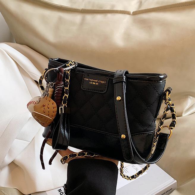 Bolso pequeño con hilo de bordado de diamante de fuego súper caliente femenino 2024 nuevo bolso de mensajero de un solo hombro de cadena salvaje