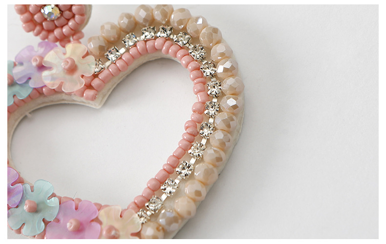 1 Pair Retro Heart Shape Bead/sequins Handmade Women's Drop Earrings display picture 3
