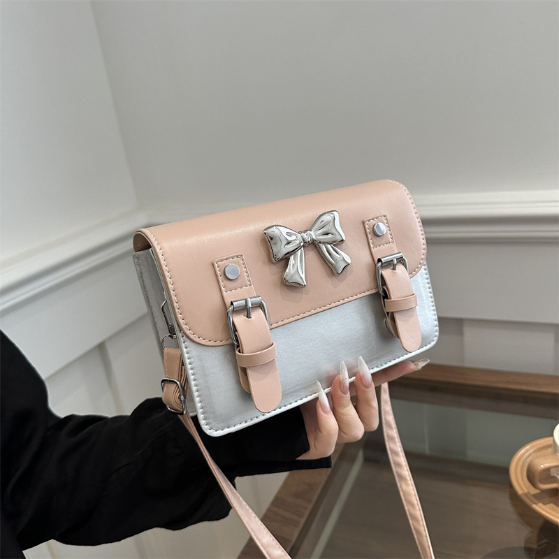 Temperamento bolso de arco para mujeres 2024 primavera nuevo estilo versátil en un hombro mochila popular este año bolso cuadrado