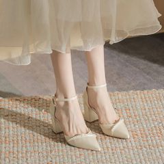 アンズ色の太さと真珠のハイヒールの女性の夏の小さい背のデザイン感の小さい衆の先の中空の1字は靴の女性を掛けます。