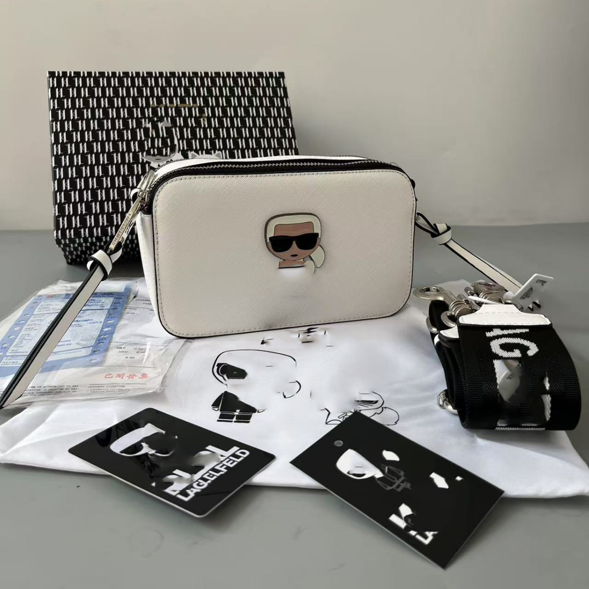 Karl Lagerfeld Kiçik Kvadrat Kamera Çantası, Geniş Qayışlı