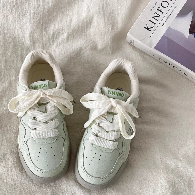 Nicho de diseño de zapatos de skate de menta para mujeres otoño de 2025 nuevas zapatillas casuales con suela gruesa zapatos de entrenamiento para mujeres