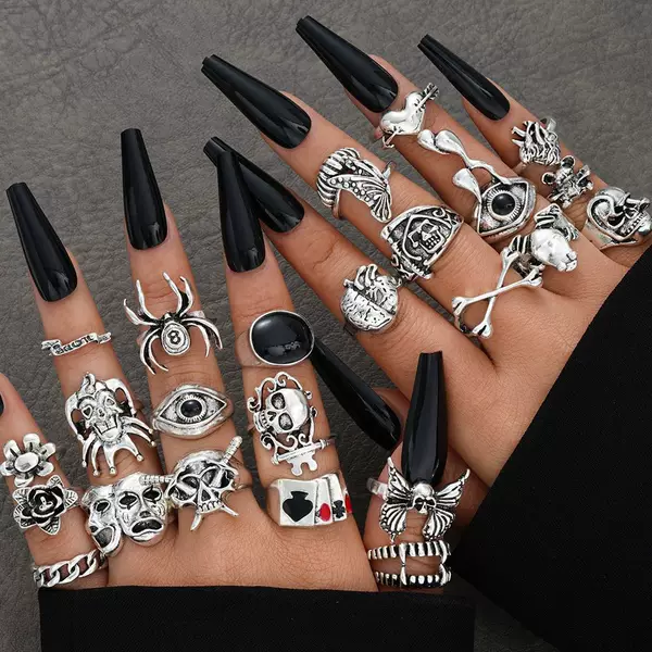 Cross-Border New Dark Stylish Skull Spider Card Exaggerated Retro Ring 24-Piece Set High-End Ring Jewelry