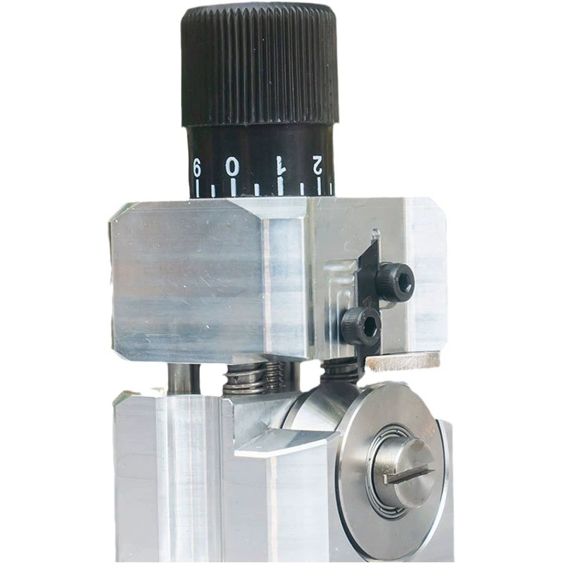 Ручная машина для зачистки алюминиевых сплавов Бытовая малая ручная машина для зачистки, используемая для отработанных проводов и кабелей