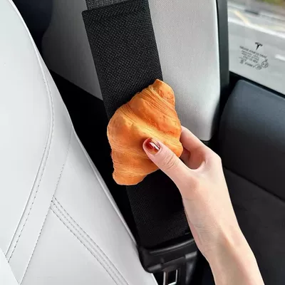 Creative Bagel Bread Car Seat Belt Shoulder Cover Decompression Artifact Car Safety Belt Decorative Supplies Protection (Seat belt shoulder pad) - croissant-black-shoulder-pads