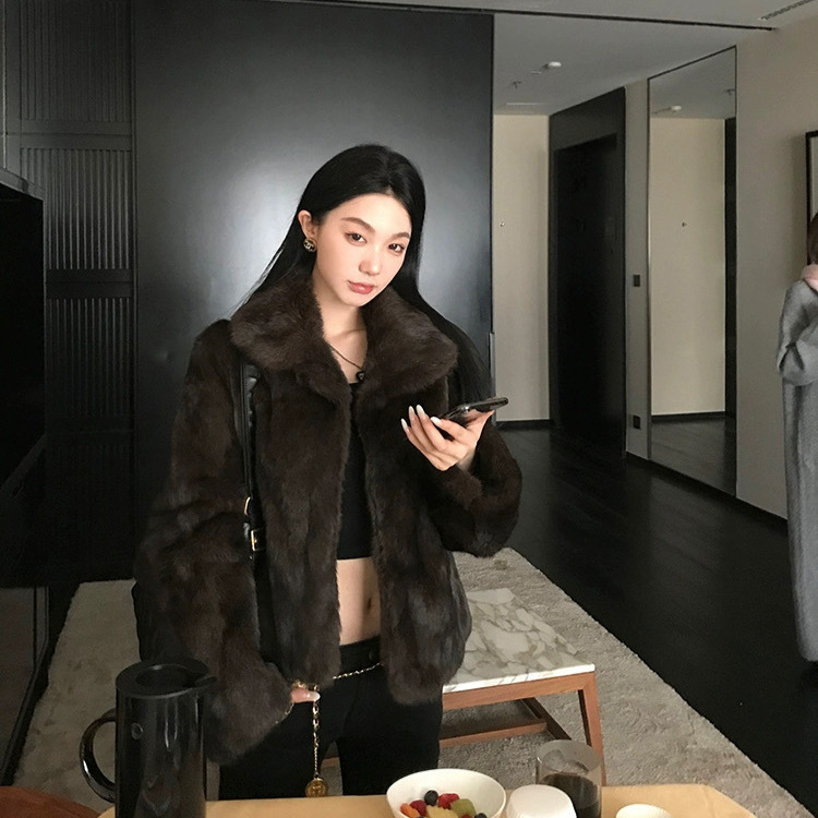Warm Black Rabbit Fur All-In-One Lapel Fur Outwear for Women Winter New High-End Short Fur Outwear