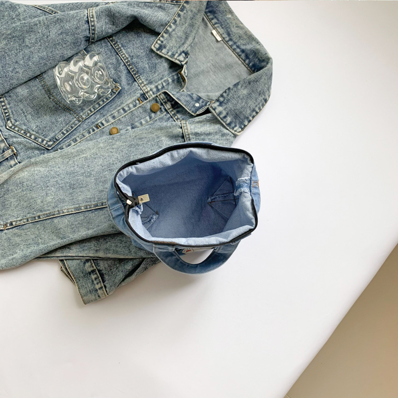 Los fabricantes venden bolsos de peluche de oso al por mayor, bolsos de muñecas de dibujos animados portátiles de gran capacidad, bolsos de moda y lindos.