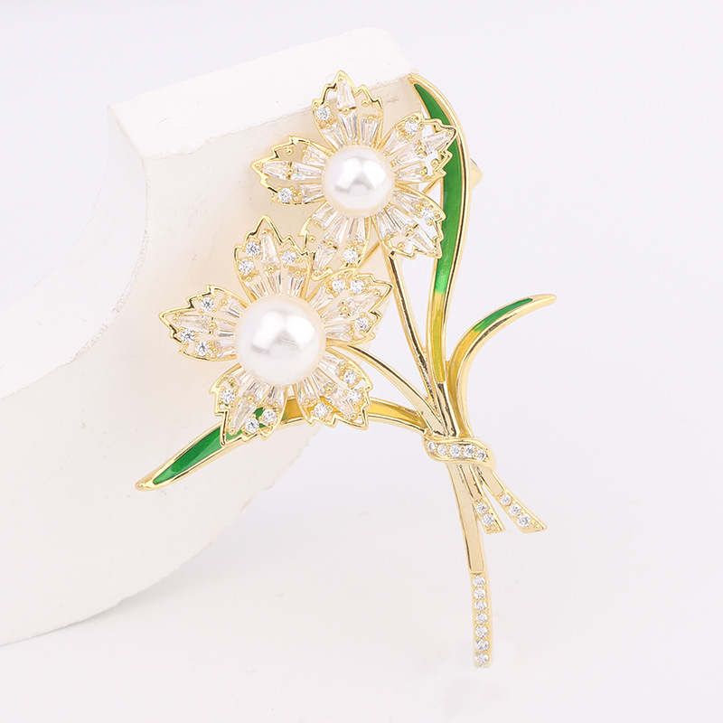 High elite brooch