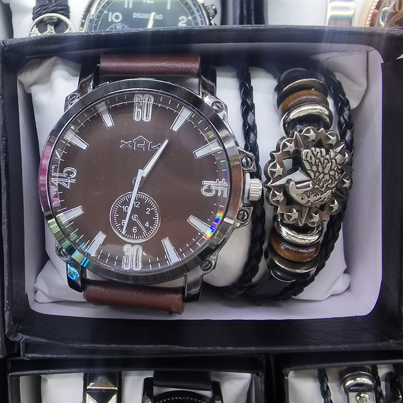 Set di braccialetti alla moda di vendita caldo, confezione regalo di accessori per orologi in stile hip-hop punk, 2 set, orologi da uomo_voghion.com