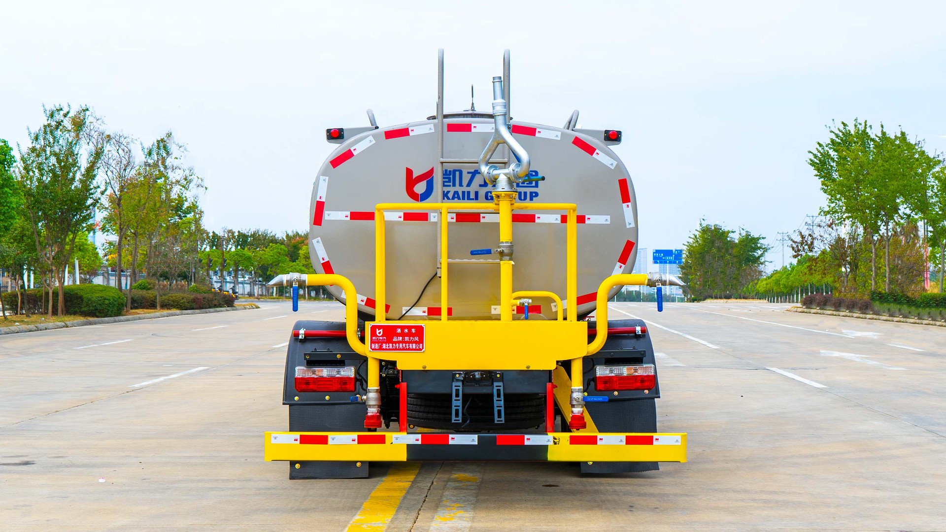 10 Square Dongfeng Dolica Sprinkler Truck, 15 Square Landscaping Spray Truck, Construction Site Dust Reduction Water Tank Truck, Fog Cannon Truck