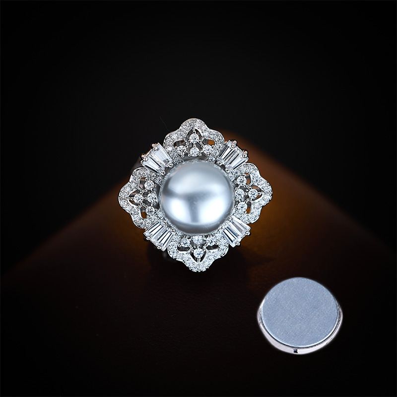 Exquisite high-grade geometric square pearl magnetic buckle brooch anti-light blouse collar fixed accessories corsage women