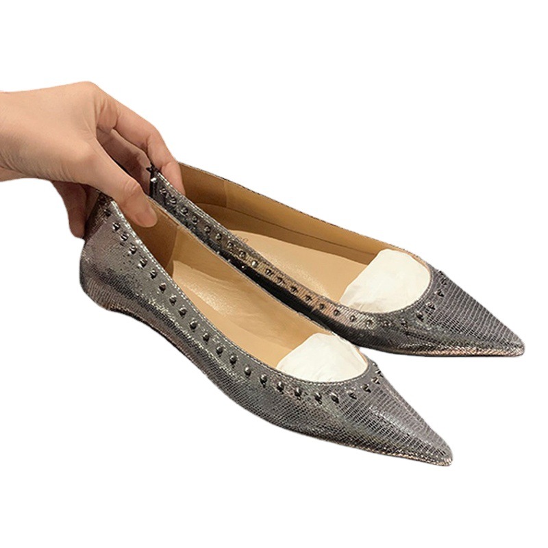 Uva mamá mismo estilo verano nueva boca baja señaló color sólido versátil pequeño remache hebilla zapatos planos para las mujeres 22756