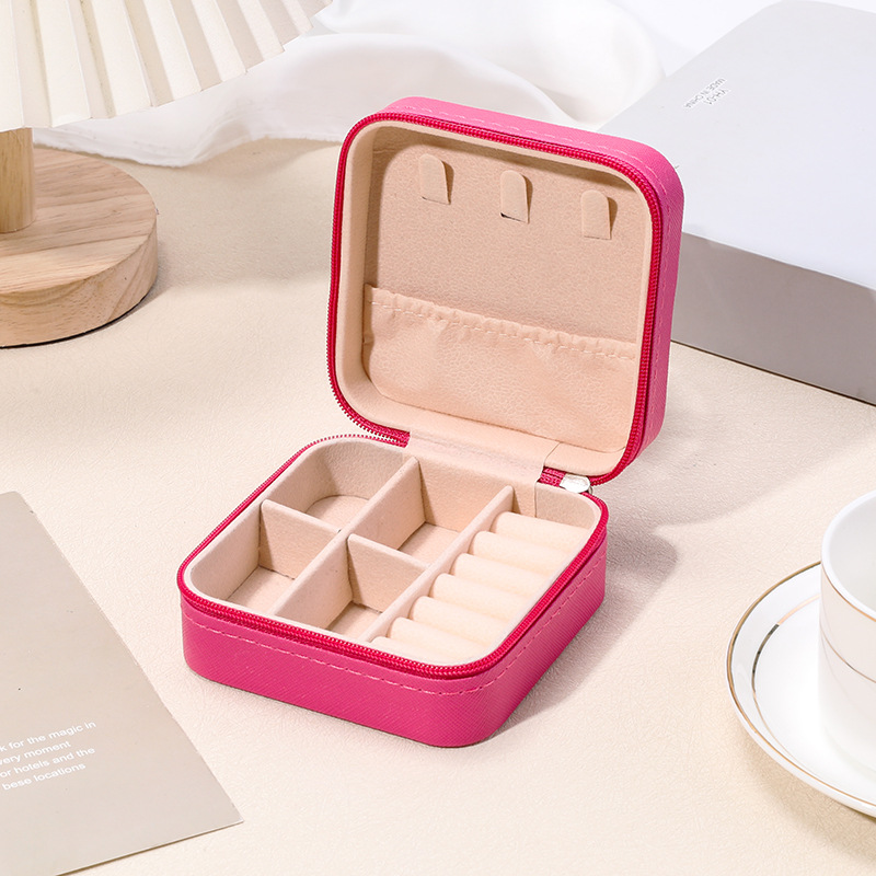 Caja de almacenamiento de viaje portátil pequeña y exquisita caja de joyas de viaje europea anillo collar pendientes pendientes caja de joyas