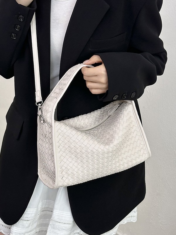 Bolsa de almohada de mano popular trenzada en línea para mujeres 2026 ventas en caliente nueva bolsa de hombro ligera de lujo casual