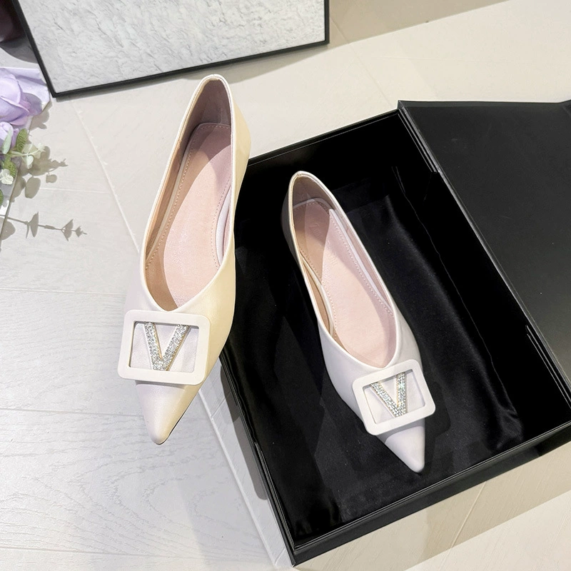 Весна и лето 2024 года, новые простые элегантные однослойные туфли, Женская универсальная рабочая обувь на плоской подошве с квадратной пряжкой и квадратной пряжкой, большие размеры