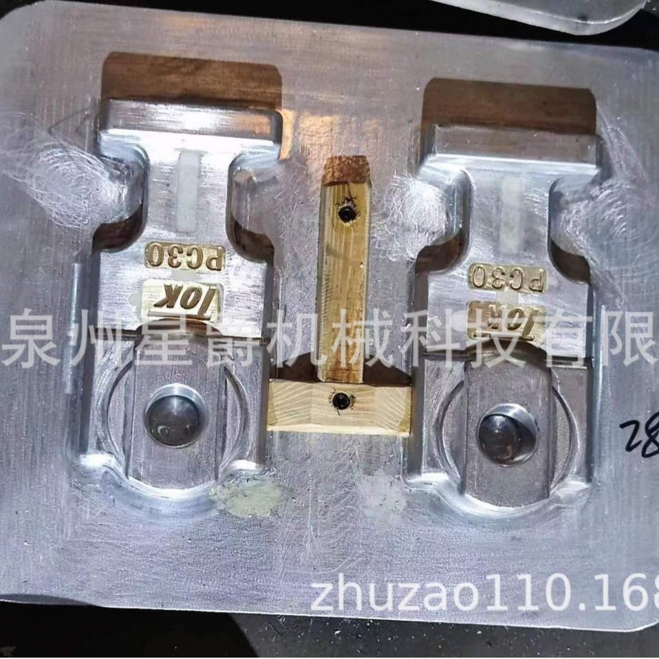 泉州   轴承座模具  引导轮支架的模具 模具制造 支动轮侧盖模具