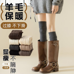 雑誌の同じタイプの膝のウールの靴下の子供の秋冬の大きい足の靴下の長い筒のカシミヤの靴下の膝の長い足の靴下の女性を保護します。