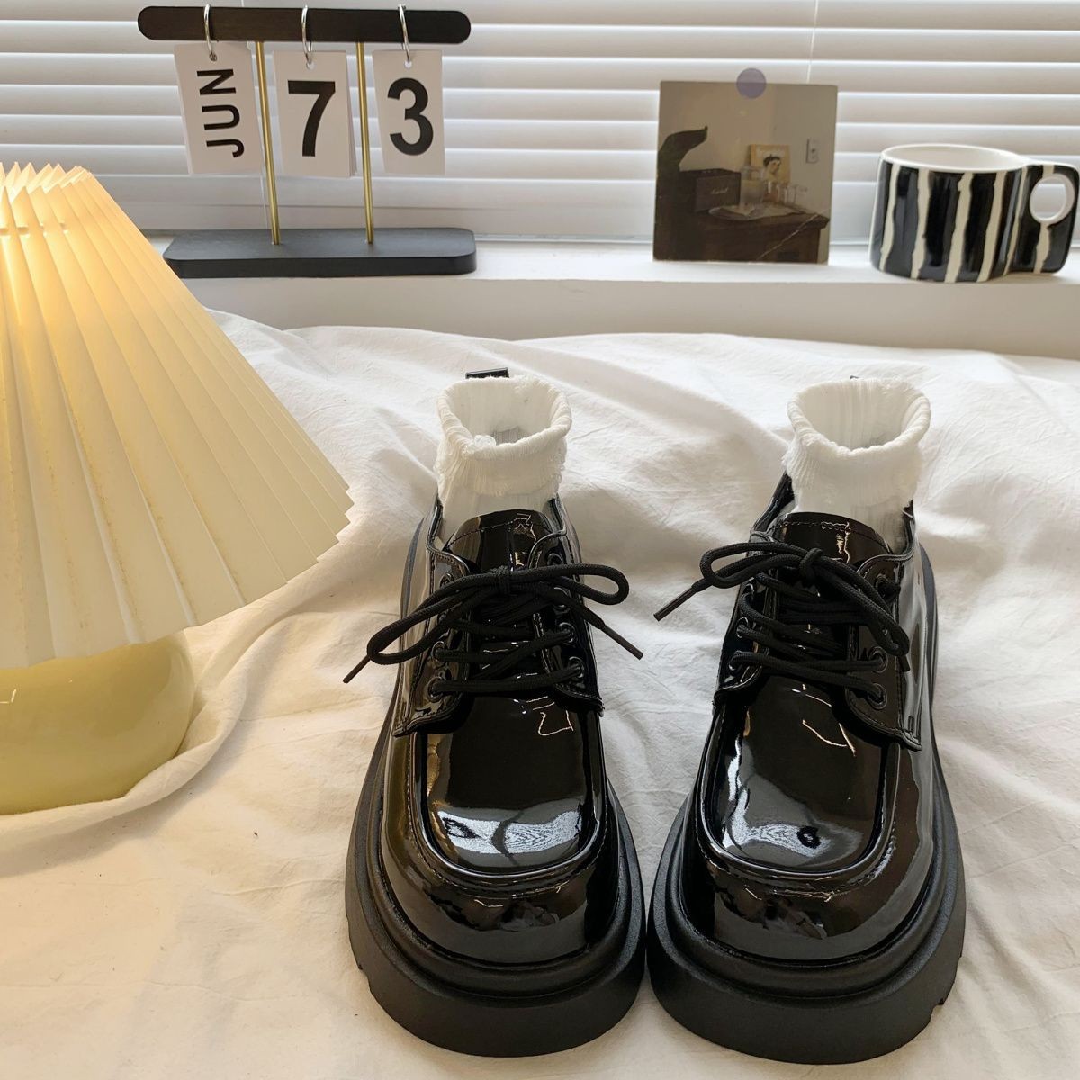 Aumento de altura negro versátil zapatos de cuero 2025 primavera y otoño nuevos lazos jk estilo británico retro zapatos de tacones gruesos