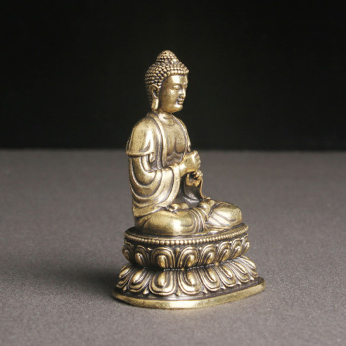 Retro aged brass Great Sun Tathagata Buddha statue desktop ornaments religious worship statues crafts old copper wholesale