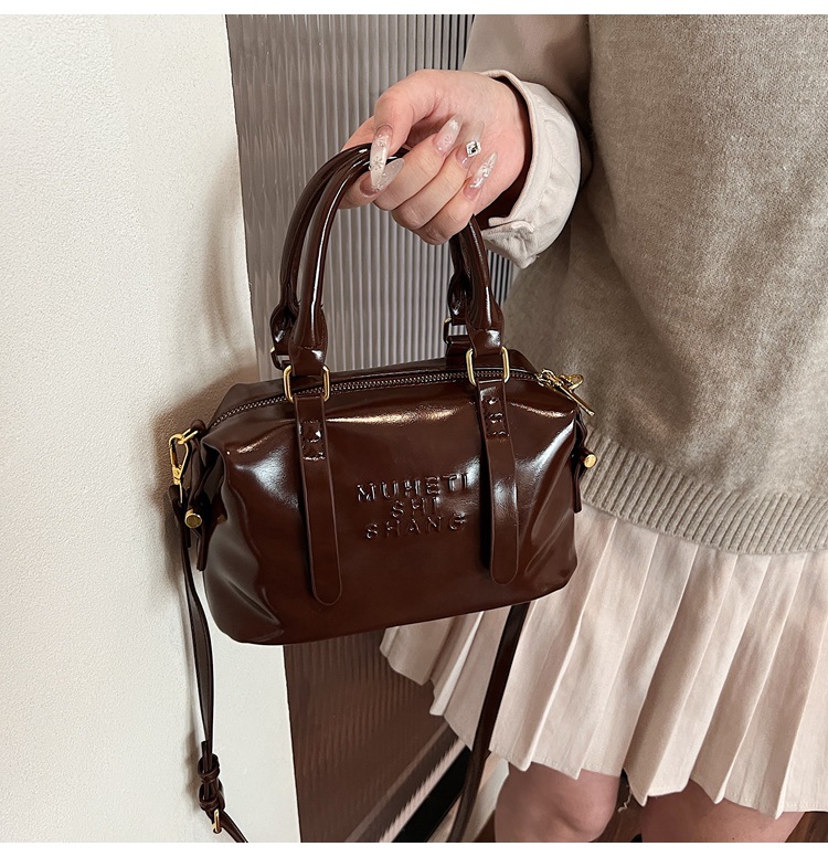 Casual and simple hand-held pillow bag for women, 2025 new style, fashionable and trendy, niche single-shoulder crossbody bag for work and commuting undefined