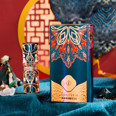 ユリユラのレトロな国風の彫刻の口紅の霧の面のつや消しは色のリップクリームの潤いを塗ってコップの口紅をつけないで代行します。