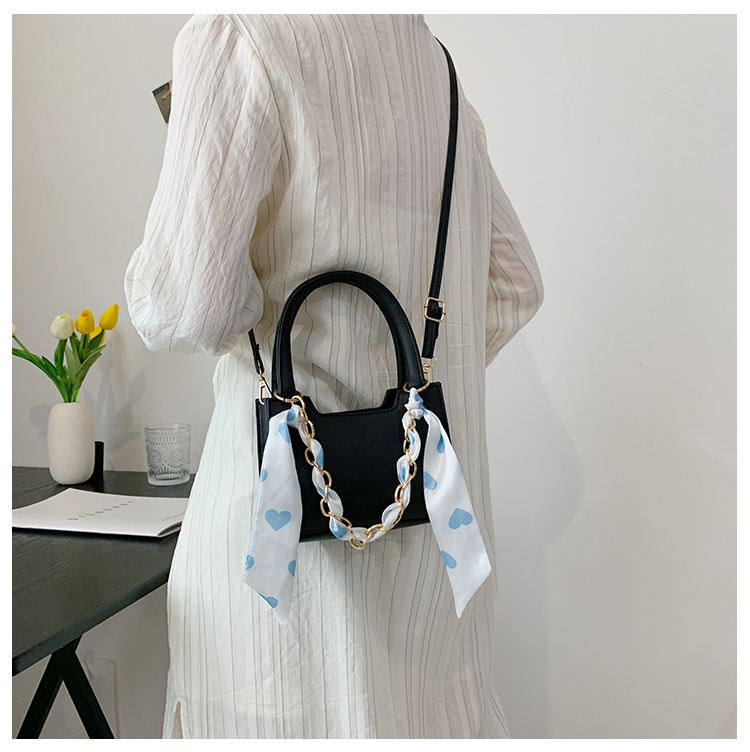Retro Popular Small Fashion Women 2021 New Korean Style Fashion Solid Color Silk Scarf Thick Chain Shoulder Crossbody Baguette Bag display picture 4
