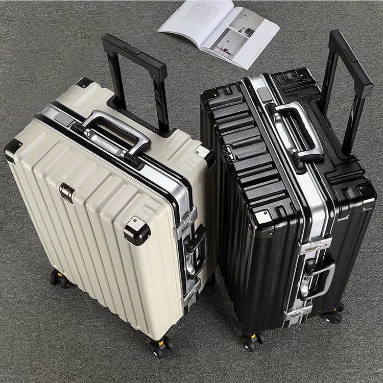 Suitcase universal, hardshell 20–28 in, wheels, explosion‑proof zipper and USB option