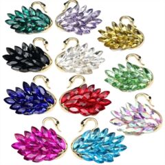 売れ筋の軽贅沢合金製ダイヤモンド付きキュートな白鳥クリスタル衣料品アクセサリー、メーカー卸売、2025年春