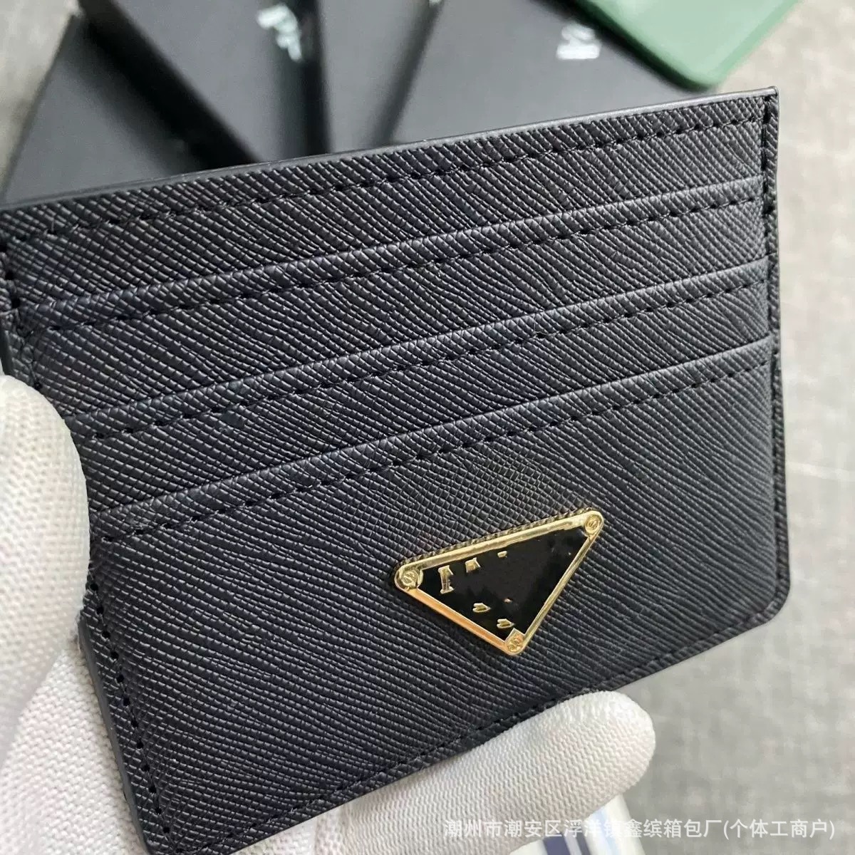 Paquete de tarjetas Juego de tarjetas 7 modelos de tarjeta P fabricante spot al por mayor marca de moda patrón de cruz estándar triangular gran marca cuero suave alto