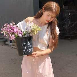 韩系气质温柔短款小衫女2025夏季设计感百搭甜美蕾丝拼接短袖上衣