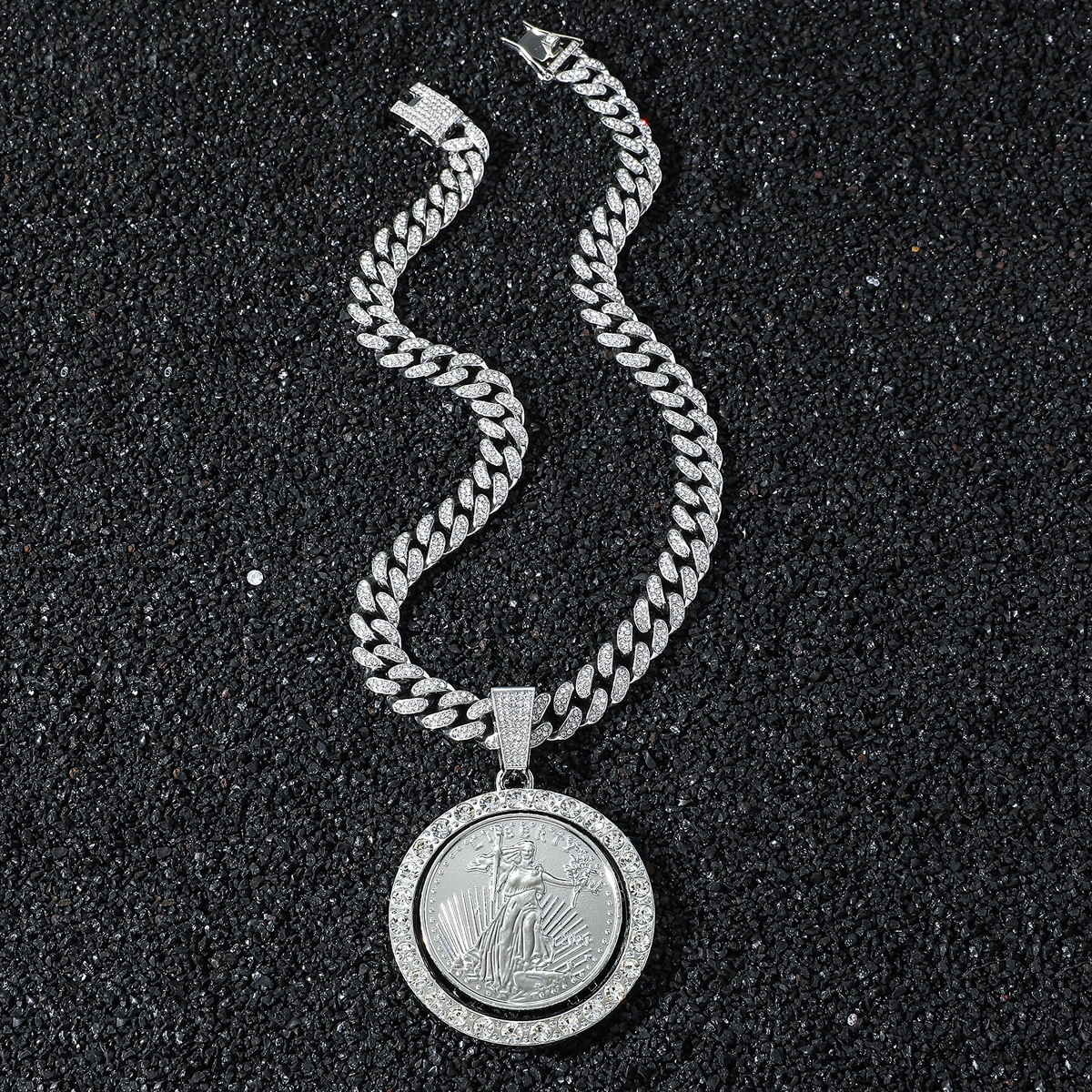 Collier pour homme avec pendentif style quotidien_voghion.com