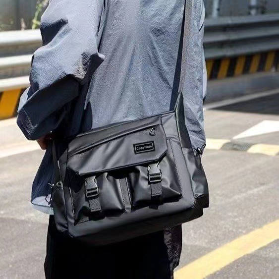Trendy large-capacity crossbody backpack, sporty and functional shoulder bag, business travel bag, short trip travel bag, convenient messenger bag