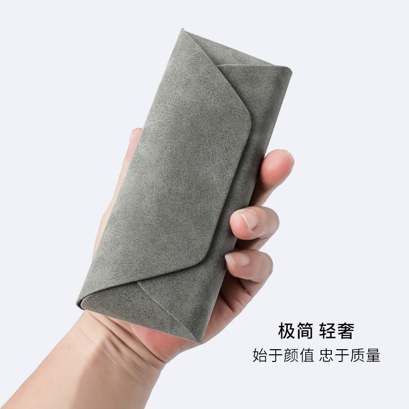 Caja de gafas de absorción magnética de ovejas de alto nivel de sentido de moda para hombres y mujeres gafas de sol miopía caja de almacenamiento simple al por mayor