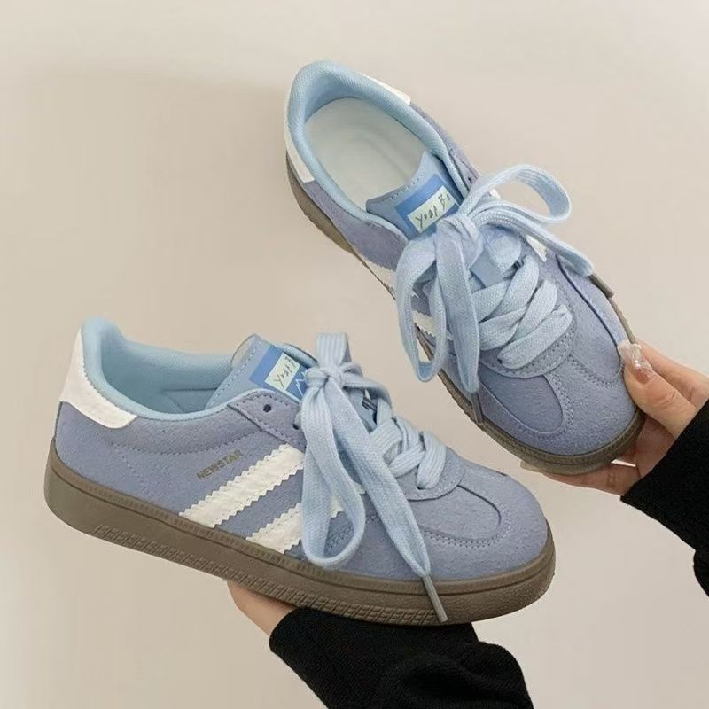Zapatos de entrenamiento de chicas retro 2026 primavera y otoño nuevos zapatos blancos con suela suave que coinciden con zapatos de skate casuales de nicho